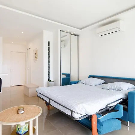 Cannes-vue Mer Esterel-balcon-plage Apartment